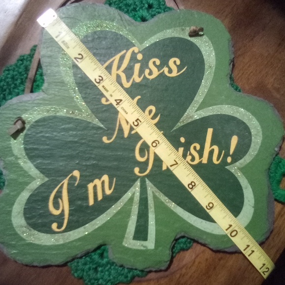 Shamrock Shaped Slate / Chiselled Hand Painted Sign - Picture 10 of 12